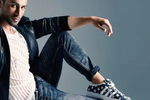 Pərəstişkarını məhkəməyə verdi