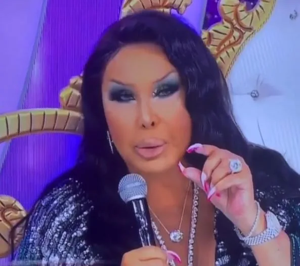 Aparıcılığından çox makiyajı müzakirə edildi:  "Bülənt Ərsoy effekt verilmiş kimidir"