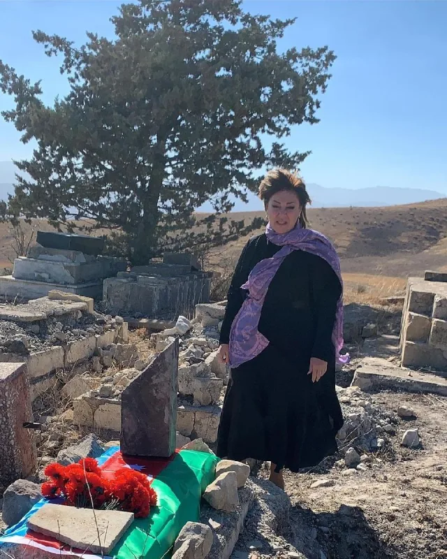 Gülüstan Əliyeva 30 ildən sonra həyat yoldaşına "qovuşdu"