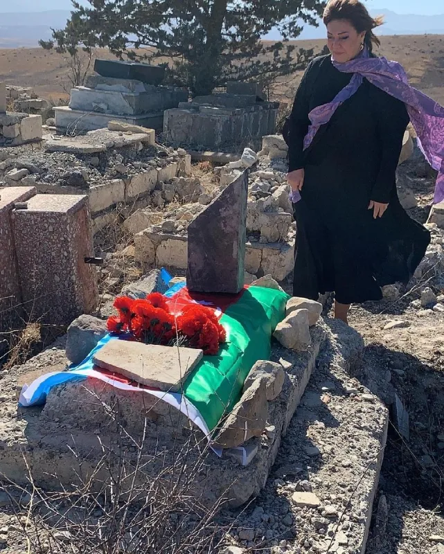 Gülüstan Əliyeva 30 ildən sonra həyat yoldaşına "qovuşdu"