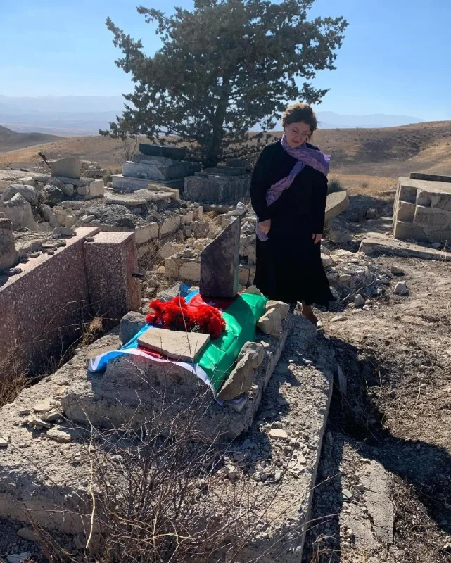 Gülüstan Əliyeva 30 ildən sonra həyat yoldaşına "qovuşdu"