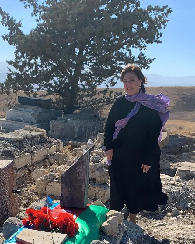 Gülüstan Əliyeva 30 ildən sonra həyat yoldaşına "qovuşdu"