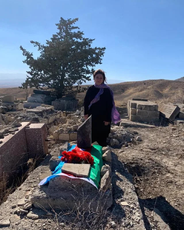 Gülüstan Əliyeva 30 ildən sonra həyat yoldaşına "qovuşdu"