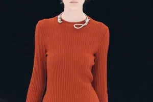 “Givenchy”nin boyunbağısı qalmaqal yaratdı