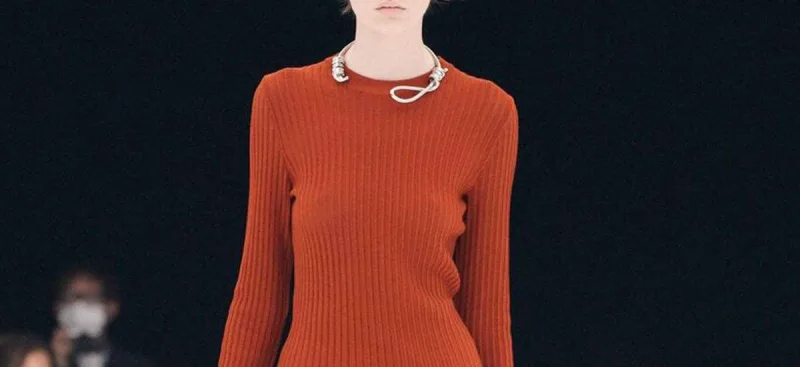 “Givenchy”nin boyunbağısı qalmaqal yaratdı