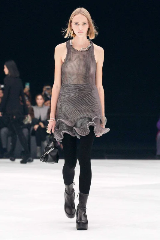“Givenchy”nin boyunbağısı qalmaqal yaratdı