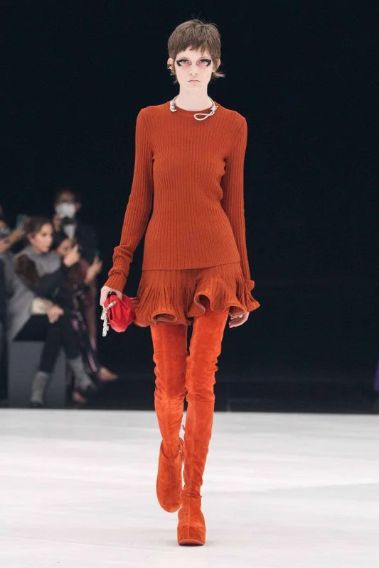 “Givenchy”nin boyunbağısı qalmaqal yaratdı