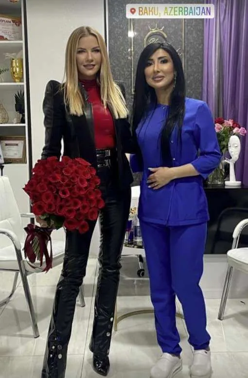 Türkiyənin dəb ikonu sevgilisi ilə Bakıda