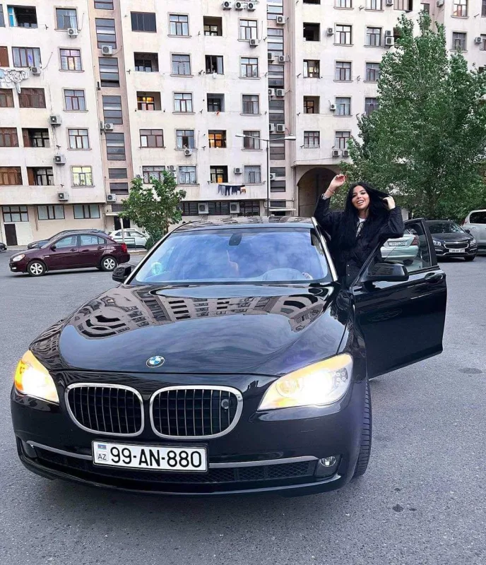 Həyat yoldaşından Nagehana hamiləlik hədiyyəsi