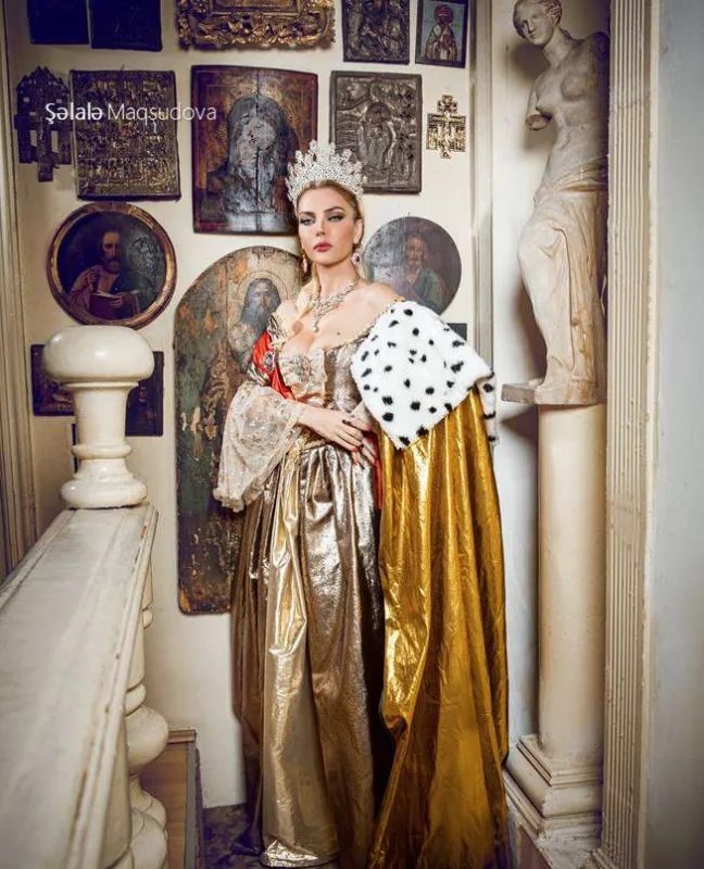 Məşhurlarımız tarixi qadın obrazlarında...