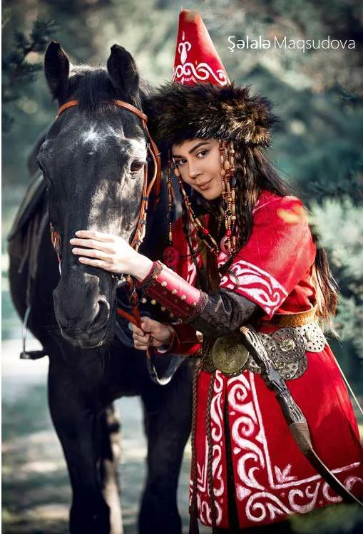 Məşhurlarımız tarixi qadın obrazlarında...