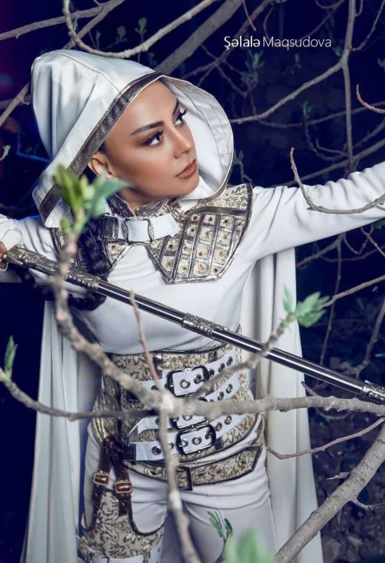 Məşhurlarımız tarixi qadın obrazlarında...