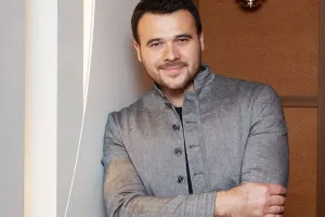 Emin azyaşlı üçün 1 milyon bağışladı