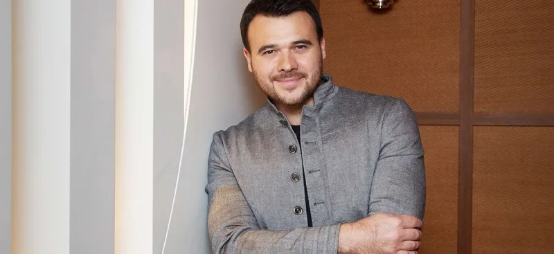 Emin azyaşlı üçün 1 milyon bağışladı
