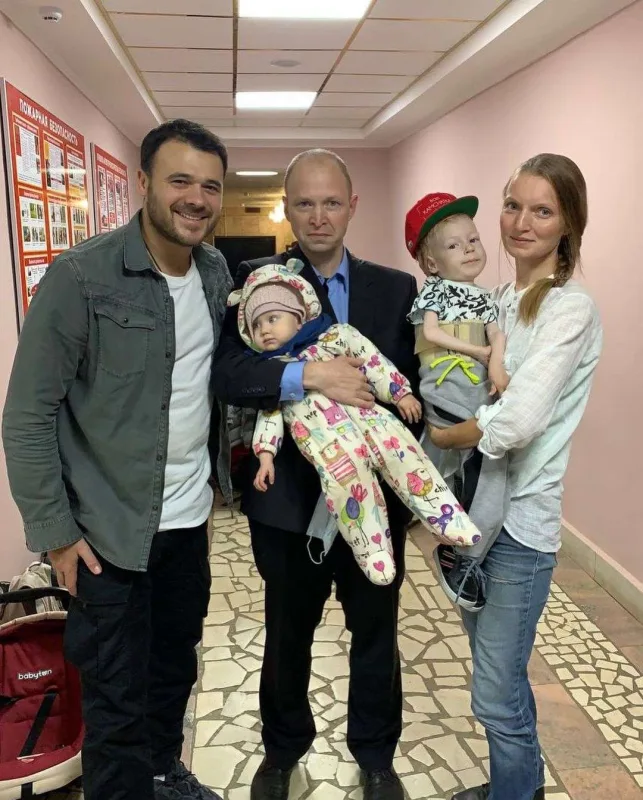 Emin azyaşlı üçün 1 milyon bağışladı
