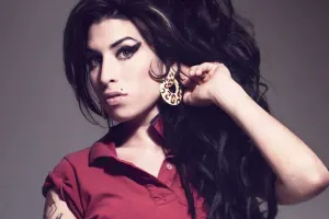 Eminin şəxsi əşyaları hərraca çıxarılır