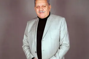 "İş tapa bilməyənlər müğənnilik edir"