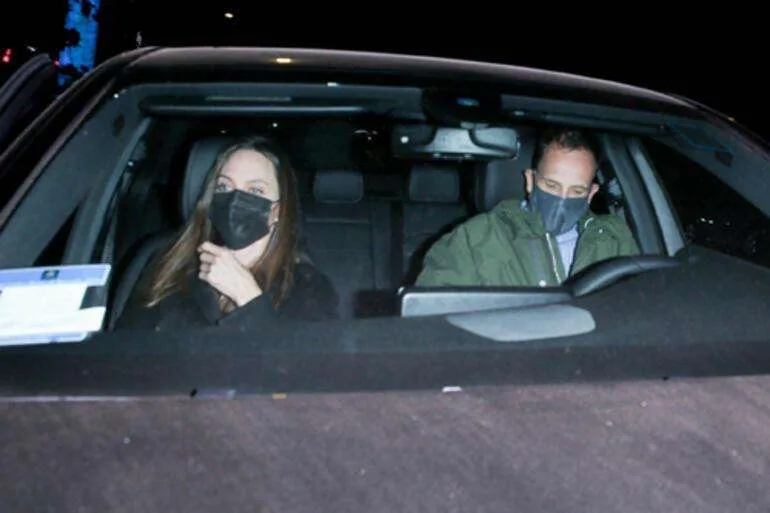 Ancelina eks-əriylə görüntüləndi