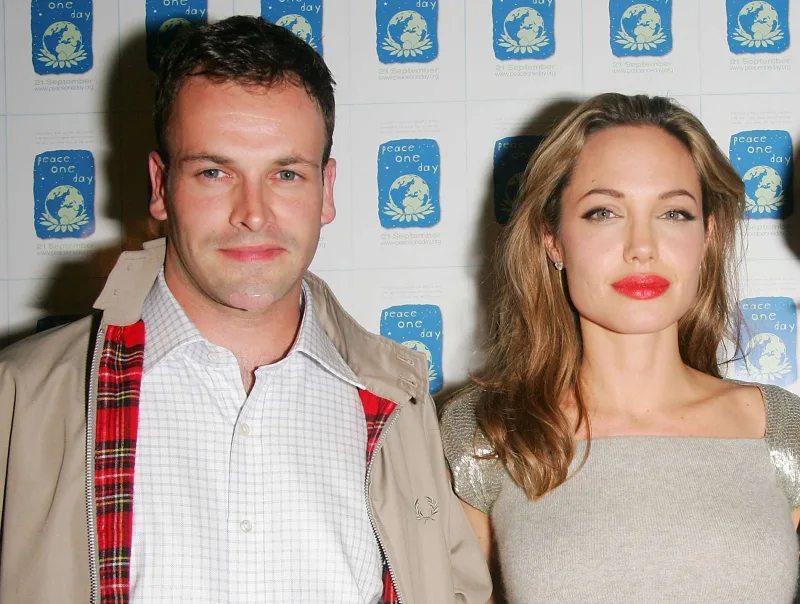 Ancelina eks-əriylə görüntüləndi