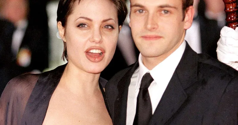 Ancelina eks-əriylə görüntüləndi