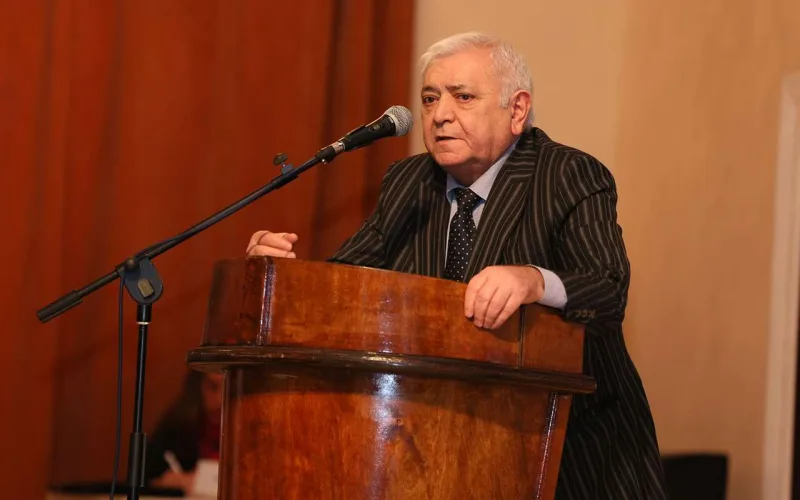 Deputat Rəmiş haqda kitab yazır