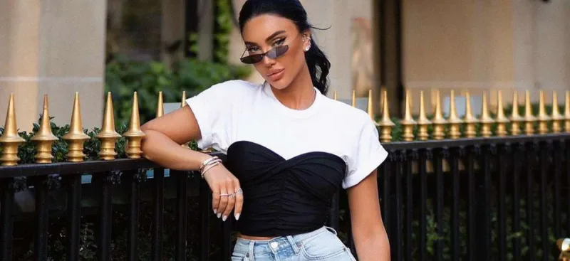 Təkcə çantası 3 min manatdan çoxdur...