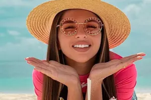 İzləyicisini xaricə aparacaq, xərclərini özü ödəyəcək