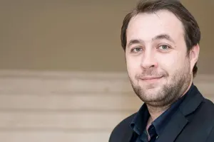 “Anam onu 5-ci mərtəbədən aşağı tulladı”