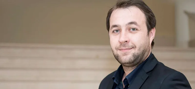 “Anam onu 5-ci mərtəbədən aşağı tulladı”