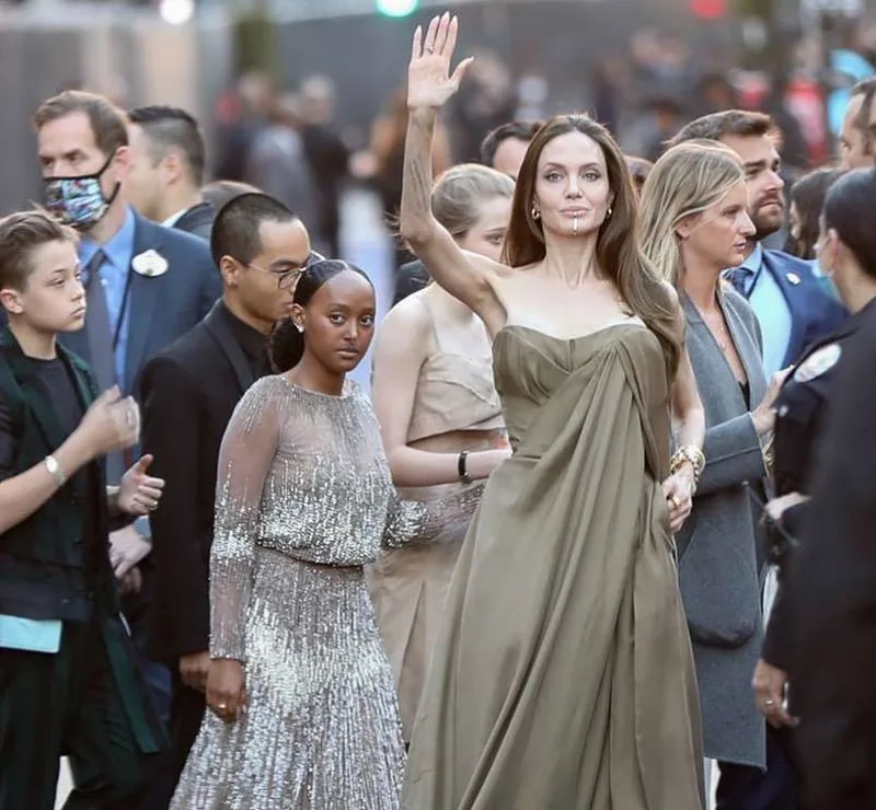 Colinin övladları ilə güc göstərişi - FOTOLAR