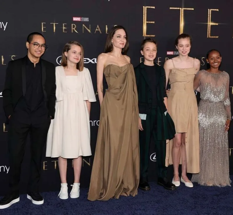 Colinin övladları ilə güc göstərişi - FOTOLAR