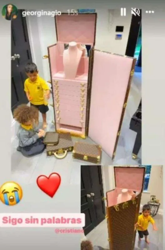 Sevgilisinə 2.6 milyonluq çanta aldı