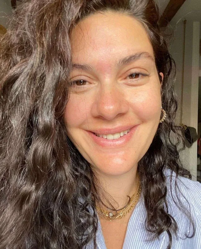 “Qüsursuz görüb qibtə etdiyin qadınlar səndən fərqli deyil”