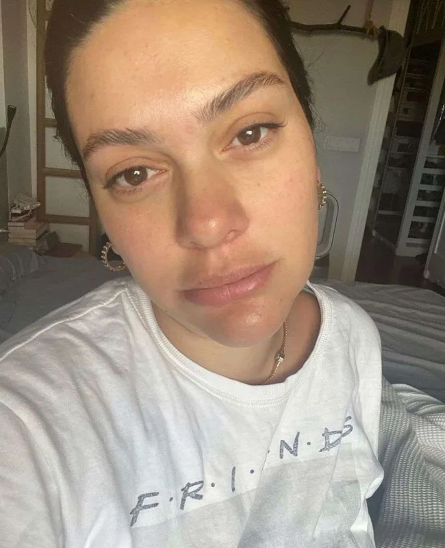 “Qüsursuz görüb qibtə etdiyin qadınlar səndən fərqli deyil”