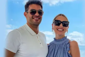 “Hər zaman yanımda ol” – Sevgilisindən Hadiseyə