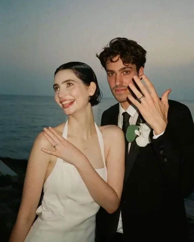 Qəzada ölən dostunun qızına atalıq etdi