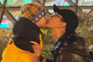 Oksana oğlu ilə şəkillərini yaydı