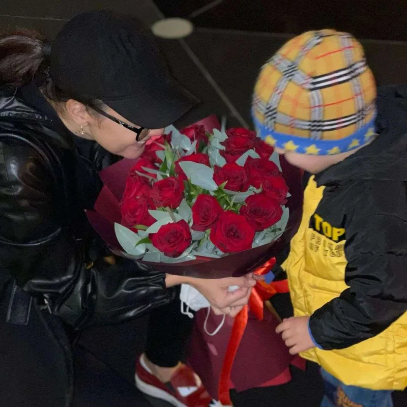 Oksana oğlu ilə şəkillərini yaydı