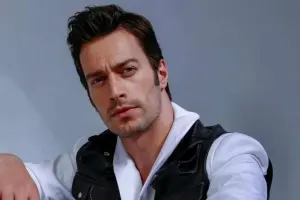 Sevgilisi ilə görüntüləndi