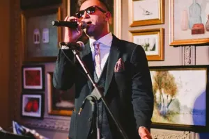 Daha bir müğənnimiz biznes qurdu