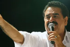 Assistantına köməkçi axtarır