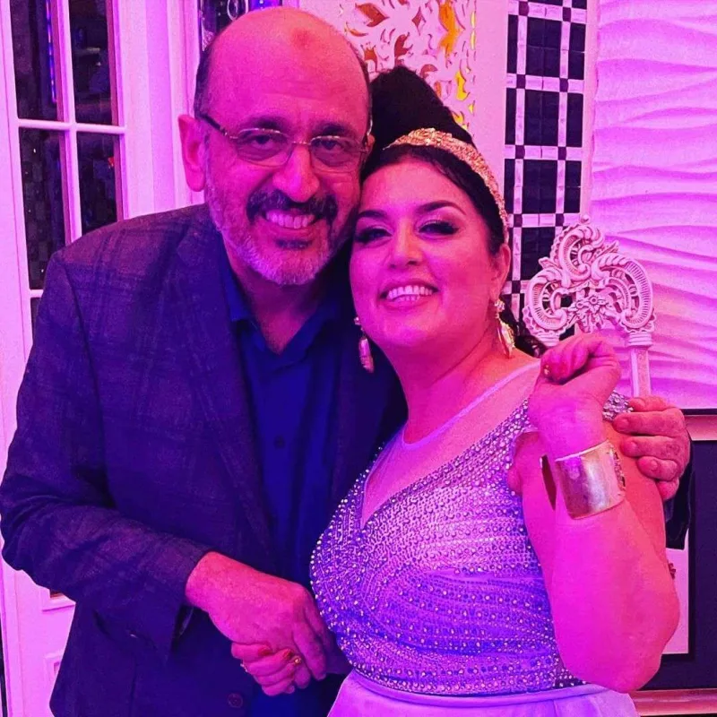 Elza nəvəsinə ad günü etdi