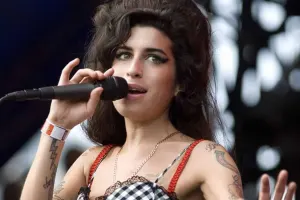 Eminin bu əşyaları satışa çıxarıldı - FOTOLAR