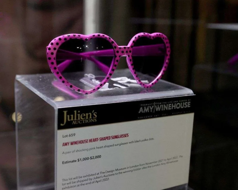 Eminin bu əşyaları satışa çıxarıldı - FOTOLAR