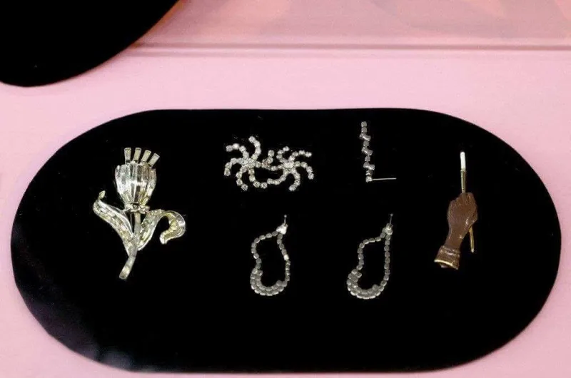 Eminin bu əşyaları satışa çıxarıldı - FOTOLAR