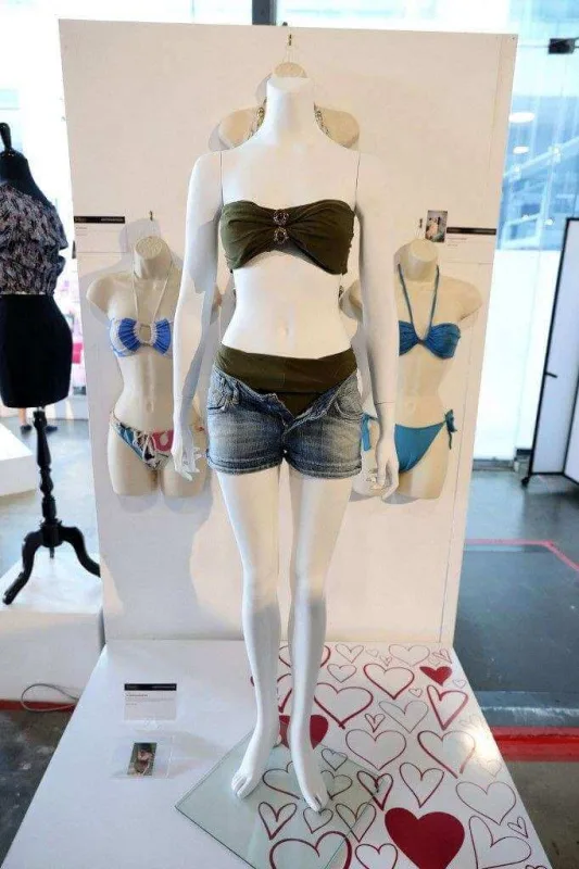 Eminin bu əşyaları satışa çıxarıldı - FOTOLAR