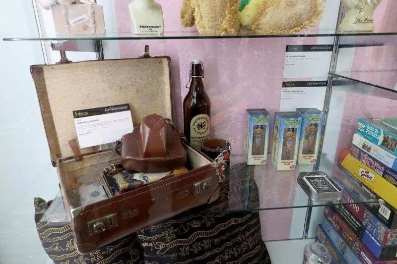 Eminin bu əşyaları satışa çıxarıldı - FOTOLAR