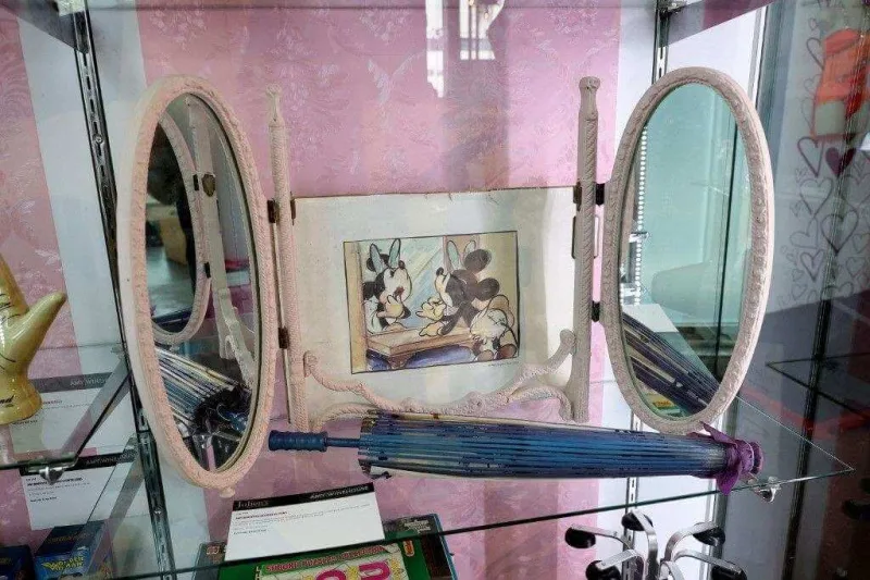 Eminin bu əşyaları satışa çıxarıldı - FOTOLAR