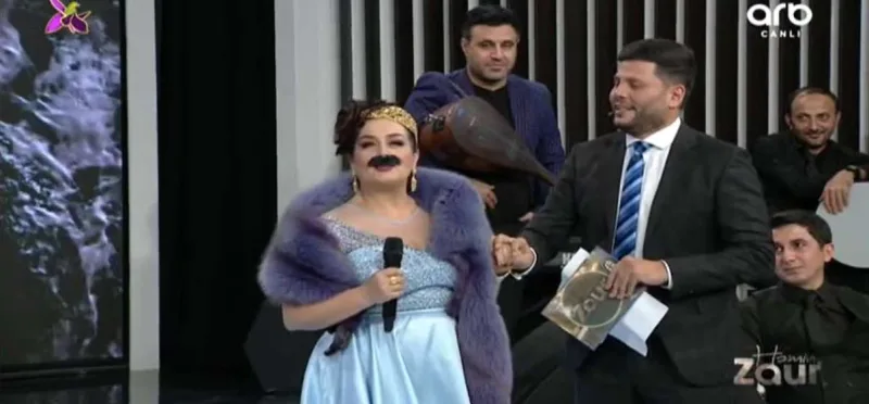 Elza bığ taxıb efirə çıxdı