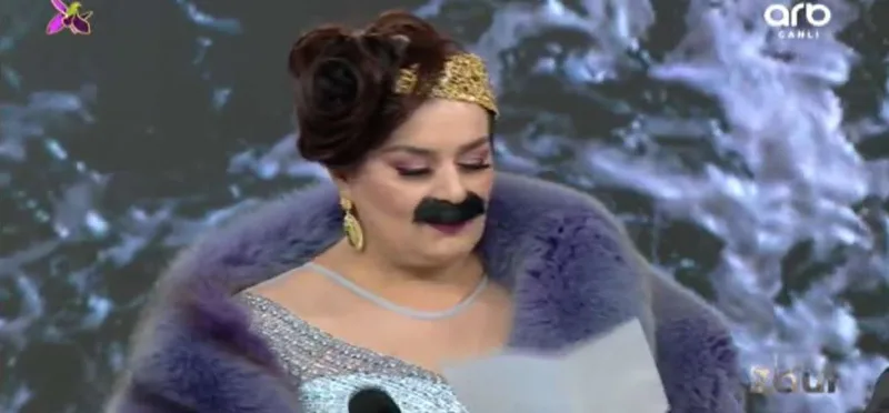 Elza bığ taxıb efirə çıxdı